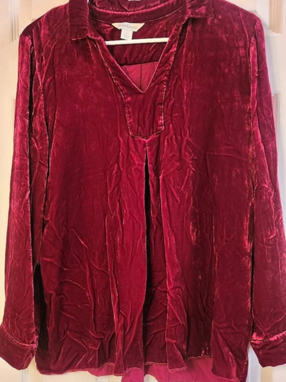 Sundance Velvet-Texture Long Sleeve Blouse in Fuschia Large Like New